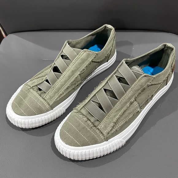 Blowfish Malibu Slip on shoe with elastic vamp - Picture 2 of 4